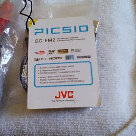 JVC Picsio GC-FM2 HD Memory Camera - Picture 10 of 16